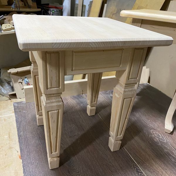Табурет з вільхи Tere Classic ручної роботи з фрезеруванням stool-001 фото